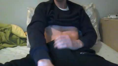 Snapshot of 00europeboy00 chatting on 02/02/26, 02:32 00europeboy00 online show from 02/02/26, 02:32