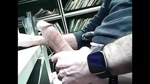 Snapshot of 01quebecboy69 chatting on 01/06/25, 08:28 01quebecboy69 online show from 01/06/25, 08:28