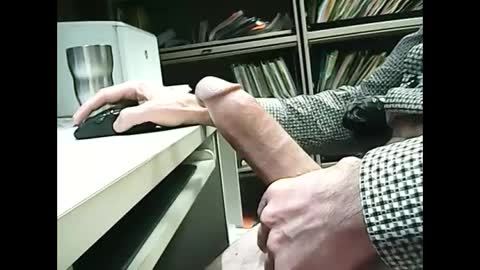 Snapshot of 01quebecboy69 chatting on 02/20/25, 09:20 01quebecboy69 online show from 02/20/25, 09:20