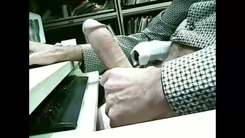 Snapshot of 01quebecboy69 chatting on 10/22/25, 02:50 01quebecboy69 online show from 10/22/25, 02:50