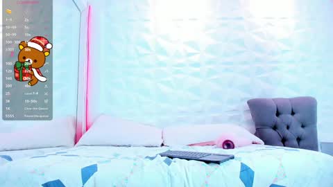 Snapshot of 01rose chatting on 12/19/24, 04:23 sophie online show from 12/19/24, 04:23