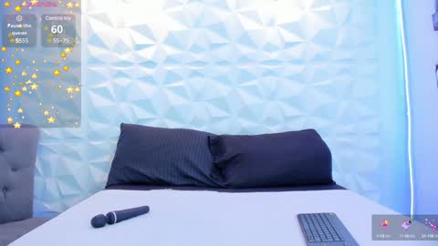 Snapshot of 01rose chatting on 01/11/25, 03:44 sophie online show from 01/11/25, 03:44