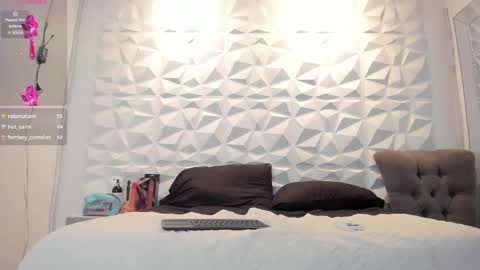 Snapshot of 01rose chatting on 03/08/25, 06:32 sophie online show from 03/08/25, 06:32