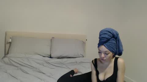 esmay 19 online show from 12/19/24, 08:55