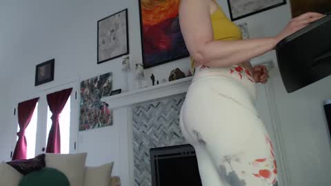 Aurora Willows online show from 02/06/25, 08:56