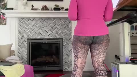 Aurora Willows online show from 02/26/25, 09:05