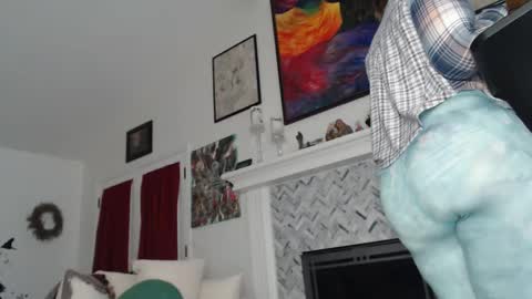 Aurora Willows online show from 03/10/25, 11:21