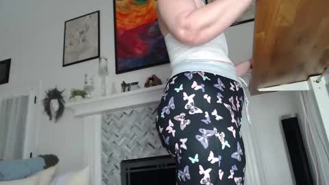 Aurora Willows online show from 10/13/25, 10:59