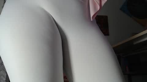 Aurora Willows online show from 04/14/26, 03:45