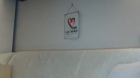 12ennie online show from 09/19/25, 06:04