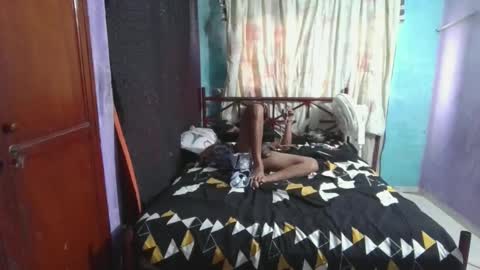 Snapshot of 12parejasexy chatting on 02/09/25, 04:07 latinogang online show from 02/09/25, 04:07