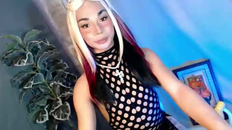 Snapshot of 18_nicole chatting on 06/10/26, 10:03 barbie online show from 06/10/26, 10:03