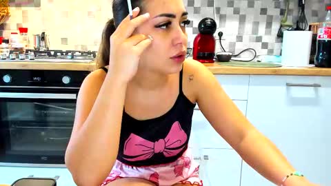 Snapshot of 18belleskinny chatting on 10/07/25, 10:45 18belleskinny online show from 10/07/25, 10:45