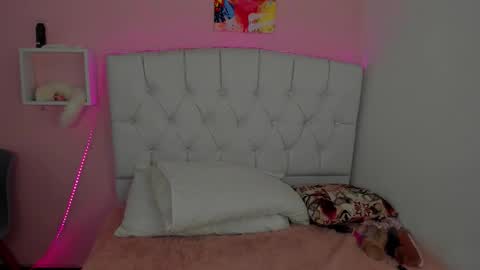 Snapshot of 18candy chatting on 12/01/25, 10:04 18candy online show from 12/01/25, 10:04