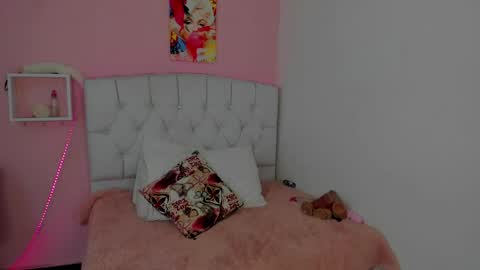 Snapshot of 18candy chatting on 05/20/26, 02:23 18candy online show from 05/20/26, 02:23