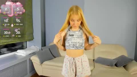 Snapshot of 18kira18 chatting on 10/03/25, 05:54 Kira online show from 10/03/25, 05:54