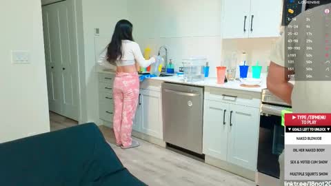 Snapshot of 18not20 chatting on 11/17/25, 01:00 Tong Ralph online show from 11/17/25, 01:00