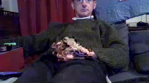 Snapshot of 18remy45 chatting on 12/10/24, 07:32 18remy45 online show from 12/10/24, 07:32