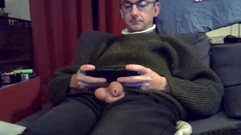 Snapshot of 18remy45 chatting on 12/11/24, 10:16 18remy45 online show from 12/11/24, 10:16