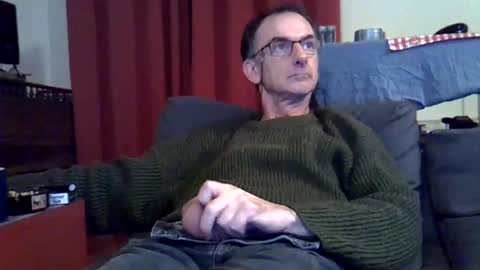 Snapshot of 18remy45 chatting on 12/19/24, 09:28 18remy45 online show from 12/19/24, 09:28