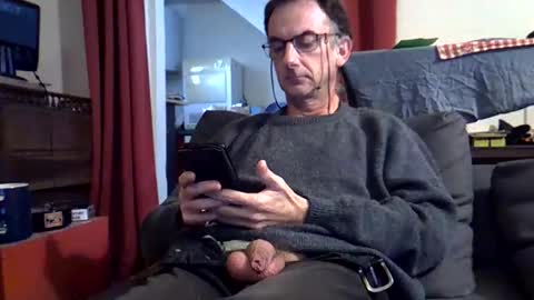 Snapshot of 18remy45 chatting on 10/18/25, 09:43 18remy45 online show from 10/18/25, 09:43