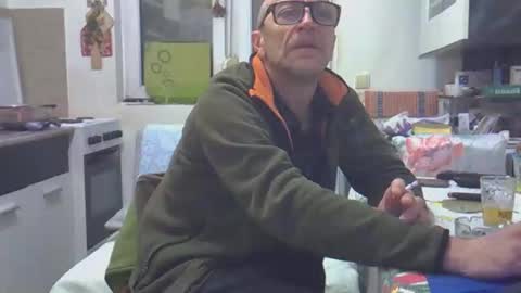 Snapshot of 1973man chatting on 01/13/26, 09:53 1973man online show from 01/13/26, 09:53