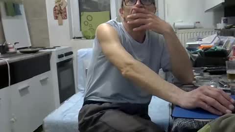 Snapshot of 1973man chatting on 03/01/26, 07:27 1973man online show from 03/01/26, 07:27