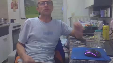 Snapshot of 1973man chatting on 03/16/26, 10:25 1973man online show from 03/16/26, 10:25