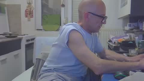 Snapshot of 1973man chatting on 03/22/26, 08:34 1973man online show from 03/22/26, 08:34