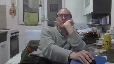 Snapshot of 1973man chatting on 03/25/26, 10:49 1973man online show from 03/25/26, 10:49