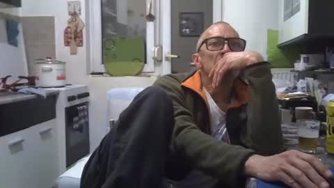 Snapshot of 1973man chatting on 03/28/26, 10:31 1973man online show from 03/28/26, 10:31