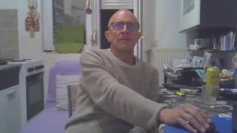 Snapshot of 1973man chatting on 04/26/26, 10:18 1973man online show from 04/26/26, 10:18
