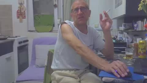 Snapshot of 1973man chatting on 05/30/26, 07:44 1973man online show from 05/30/26, 07:44