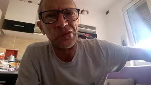 Snapshot of 1973man chatting on 06/20/26, 09:23 1973man online show from 06/20/26, 09:23