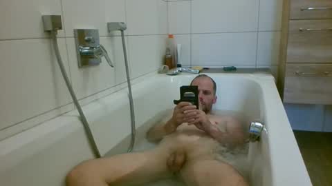 Snapshot of 19berni91 chatting on 10/19/25, 01:23 berni online show from 10/19/25, 01:23