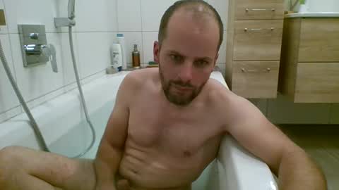 Snapshot of 19berni91 chatting on 10/24/25, 05:20 berni online show from 10/24/25, 05:20