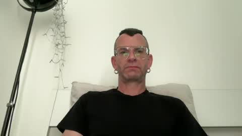 Snapshot of 1_hot_minute chatting on 06/21/26, 06:27 J online show from 06/21/26, 06:27