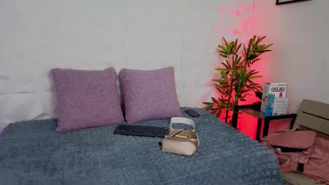 anya online show from 11/11/25, 11:43