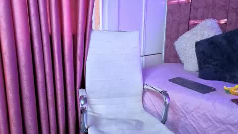 anya online show from 11/13/25, 07:57