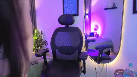 anya online show from 12/05/25, 07:43