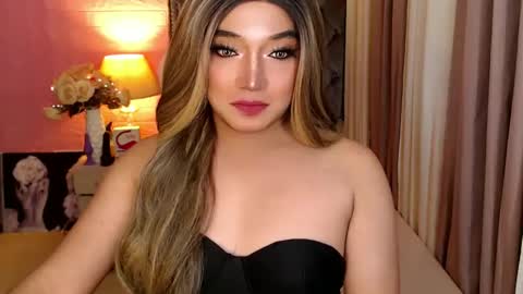 Snapshot of 1bestlover chatting on 02/23/25, 01:42 Ekang online show from 02/23/25, 01:42