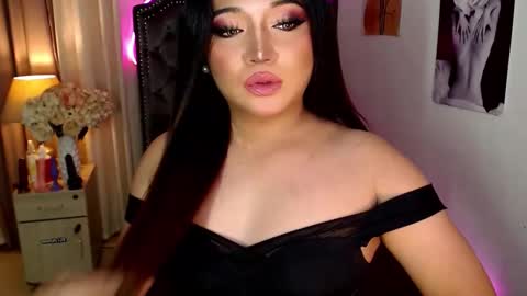 Snapshot of 1bestlover chatting on 12/18/25, 06:36 Ekang online show from 12/18/25, 06:36