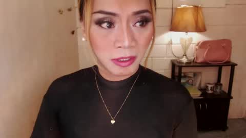 Snapshot of 1bigsurprise4you chatting on 12/10/24, 12:17 angel online show from 12/10/24, 12:17