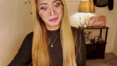 Snapshot of 1bigsurprise4you chatting on 12/25/24, 11:10 angel online show from 12/25/24, 11:10