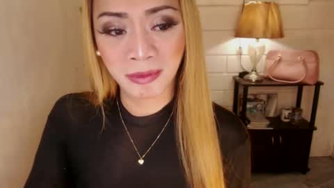 Snapshot of 1bigsurprise4you chatting on 12/27/24, 08:28 angel online show from 12/27/24, 08:28