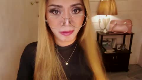 Snapshot of 1bigsurprise4you chatting on 12/29/24, 08:58 angel online show from 12/29/24, 08:58