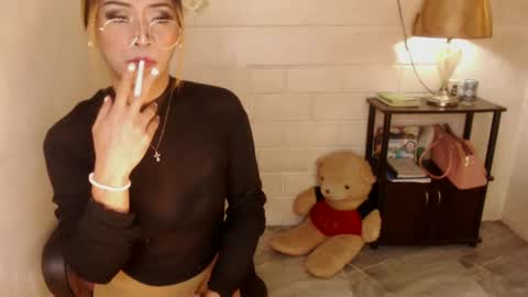 Snapshot of 1bigsurprise4you chatting on 02/11/25, 05:40 angel online show from 02/11/25, 05:40