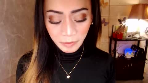 Snapshot of 1bigsurprise4you chatting on 11/03/25, 05:25 angel online show from 11/03/25, 05:25