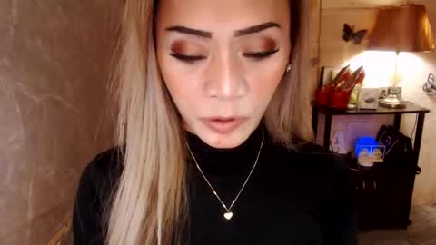 Snapshot of 1bigsurprise4you chatting on 11/11/25, 05:35 angel online show from 11/11/25, 05:35