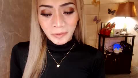 Snapshot of 1bigsurprise4you chatting on 11/12/25, 05:46 angel online show from 11/12/25, 05:46